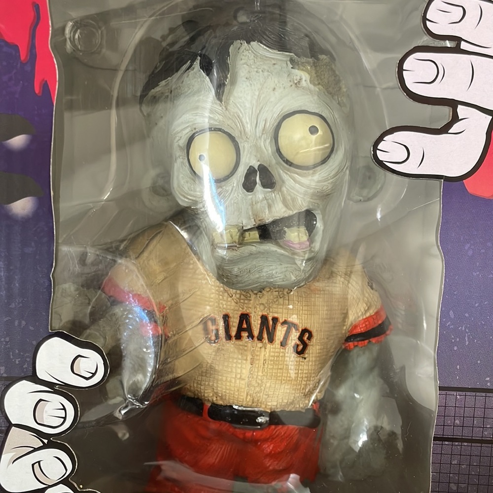 SF Giants Team Nightmares Zombie Gnome - Picture 7 of 7